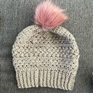 Handmade crochet hat // beanie 
Cream with pink Pom Pom